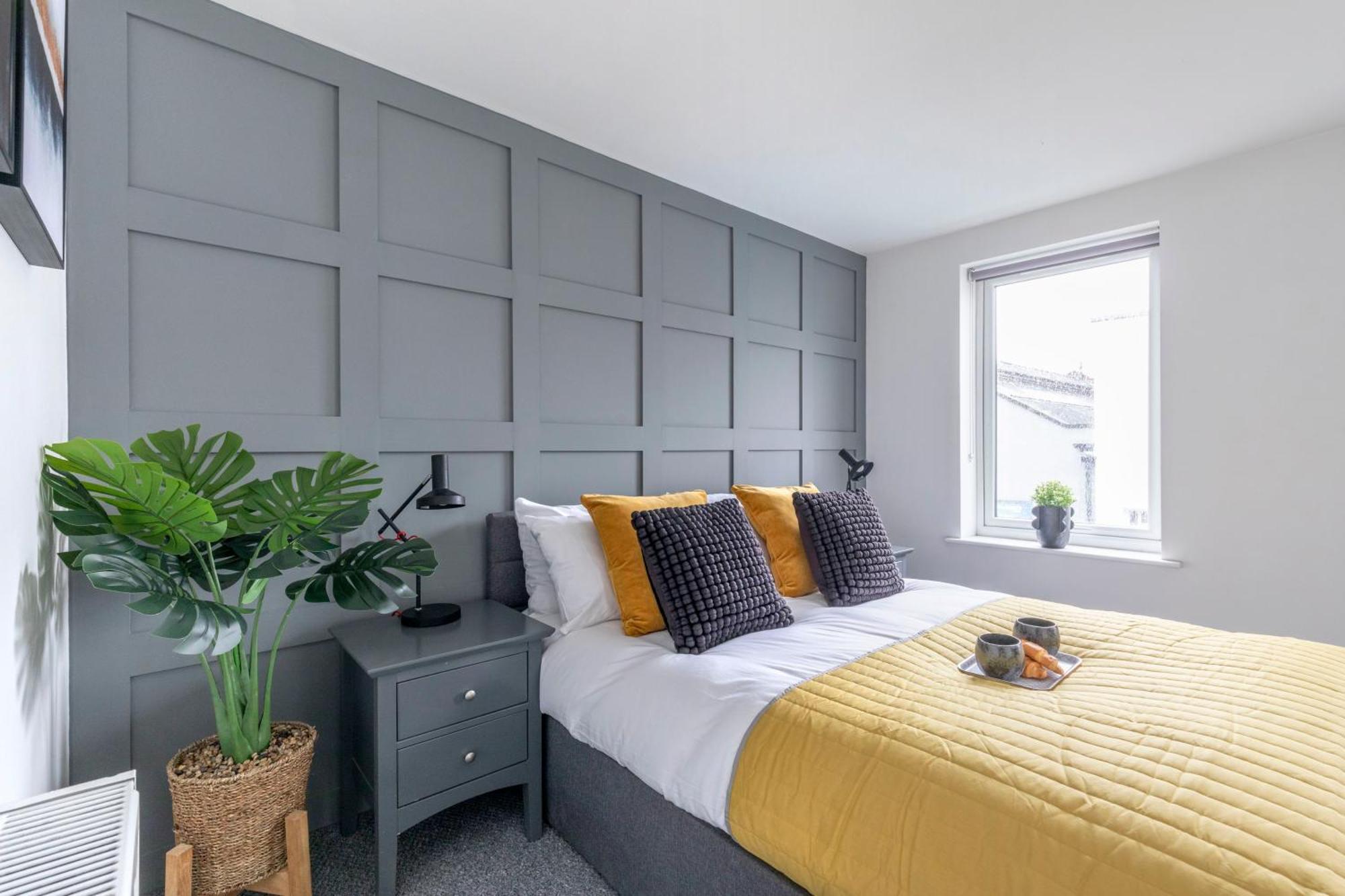 Modern Four Bedroom Four Bathroom Home Cheltenham Bagian luar foto