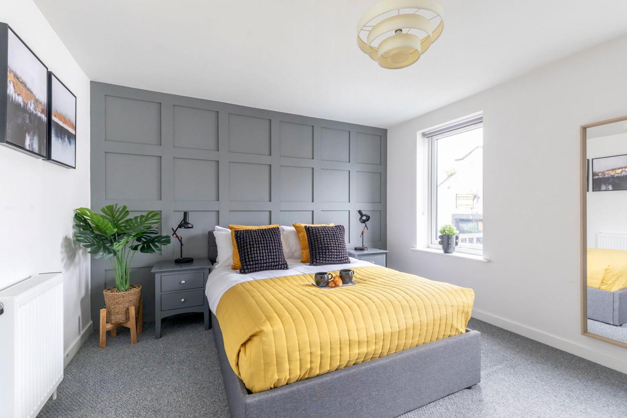 Modern Four Bedroom Four Bathroom Home Cheltenham Bagian luar foto