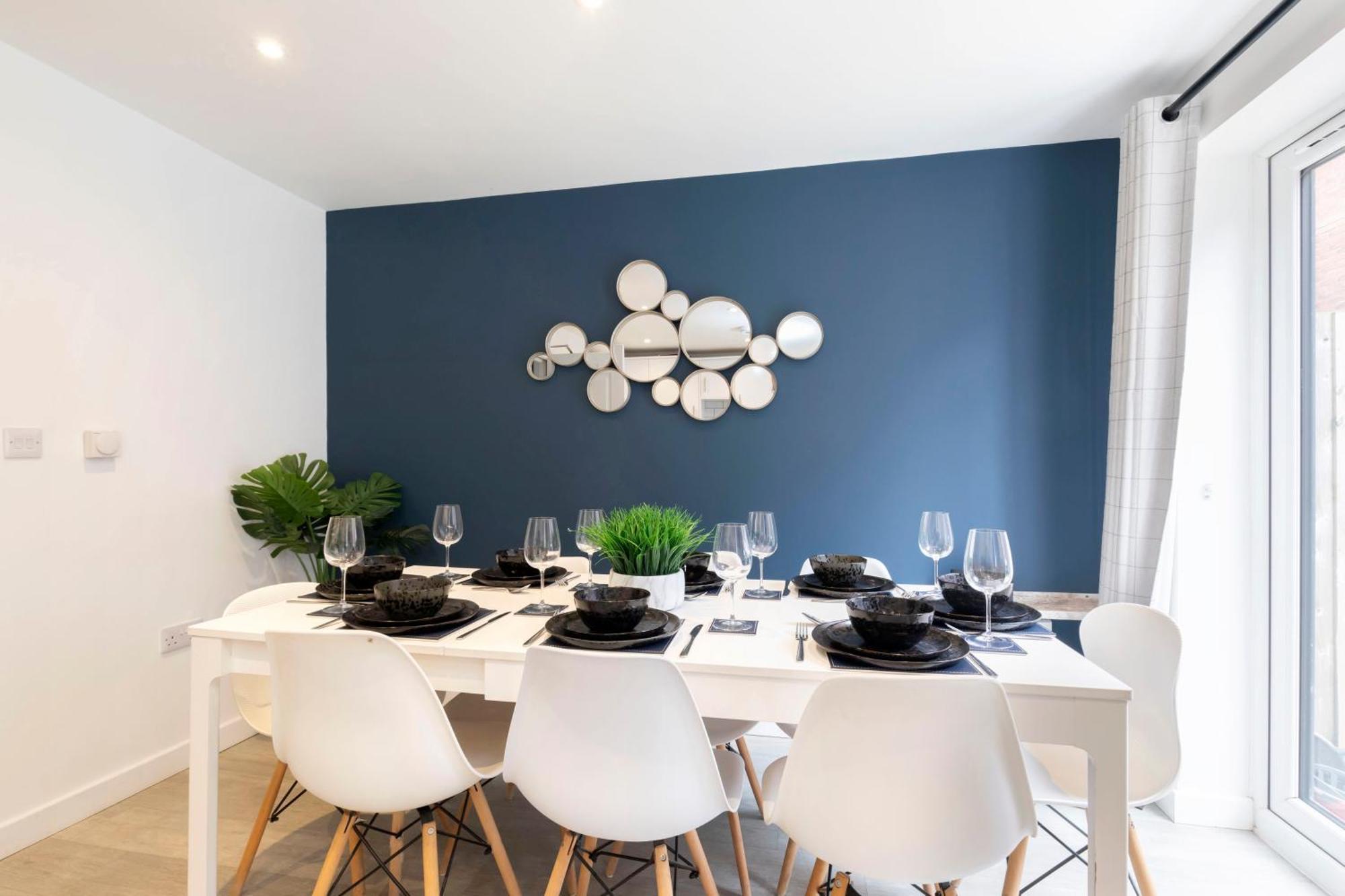 Modern Four Bedroom Four Bathroom Home Cheltenham Bagian luar foto